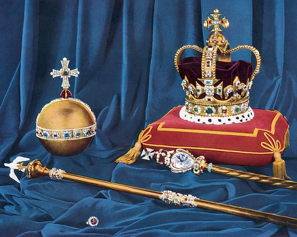 La couronne de Saint Edouard et une partie des joyaux de la couronne en 1952.