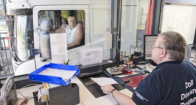 Avec Les Camionneurs Habitues Des Bouchons Le Temps