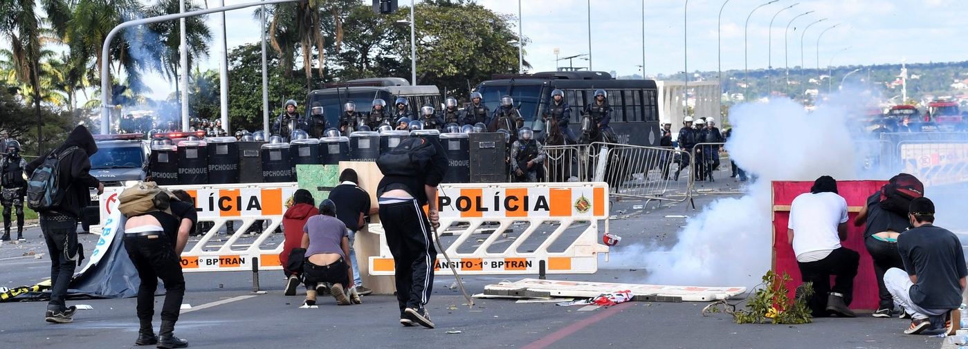 Après des incidents, l'armée déployée à Brasilia - Le Temps