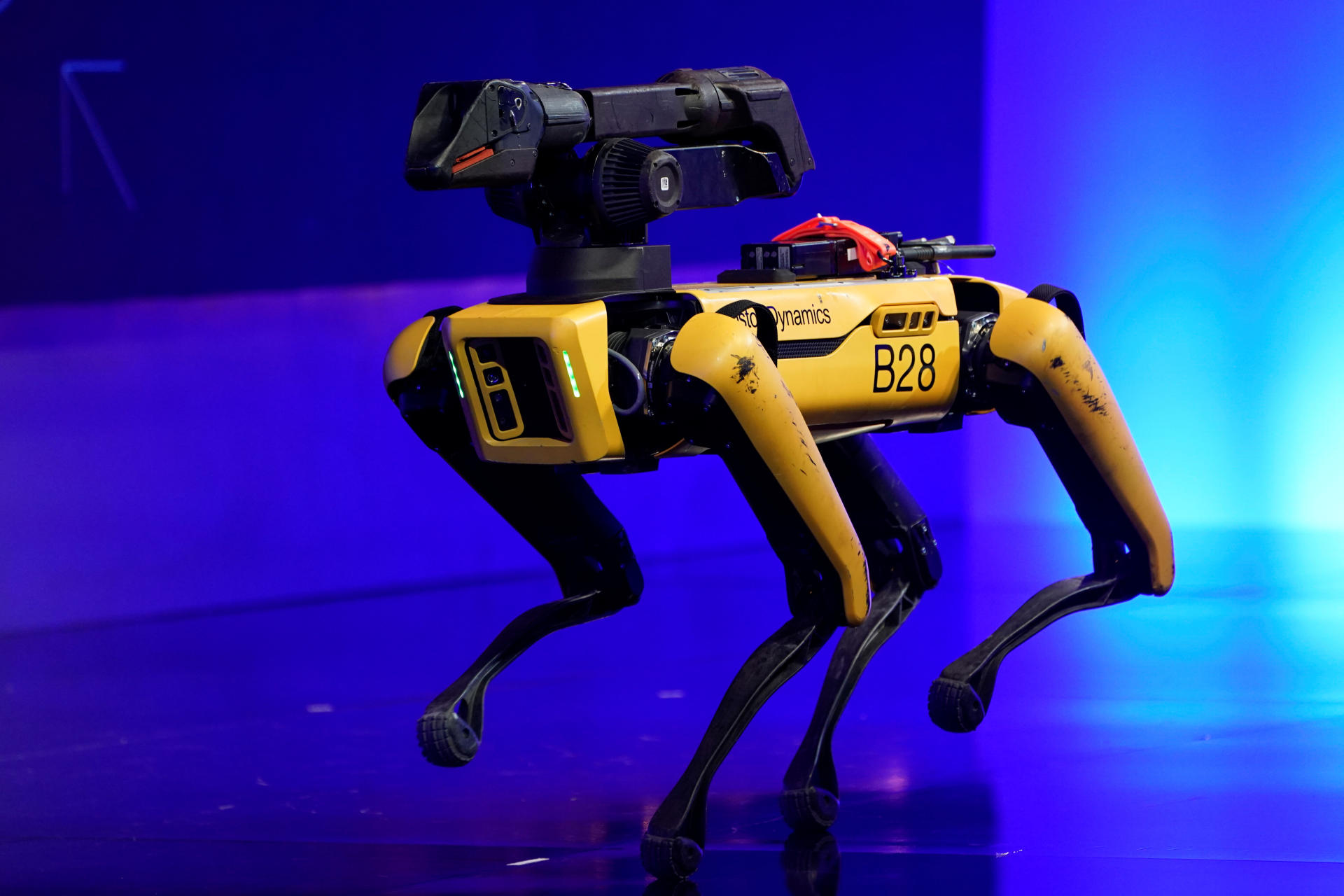 Boston Dynamics Met En Vente Son Chien Robot Pour 74 500 Dollars Le Temps