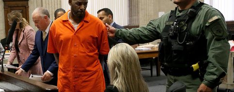 Crimes sexuels: le chanteur américain R. Kelly condamné à 30 ans de prison