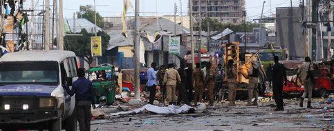 Au moins cent morts dans un double attentat à Mogadiscio