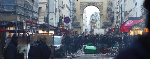 Un récidiviste fait trois morts près d’un centre culturel kurde à Paris, des tensions éclatent