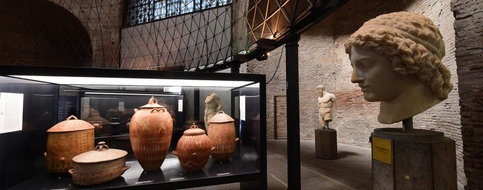 Des citoyens suisses restituent de précieux vases antiques à Rome
