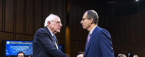 Inflexible sur le prix du vaccin contre le covid, le patron de Moderna accusé de «cupidité» par Bernie Sanders