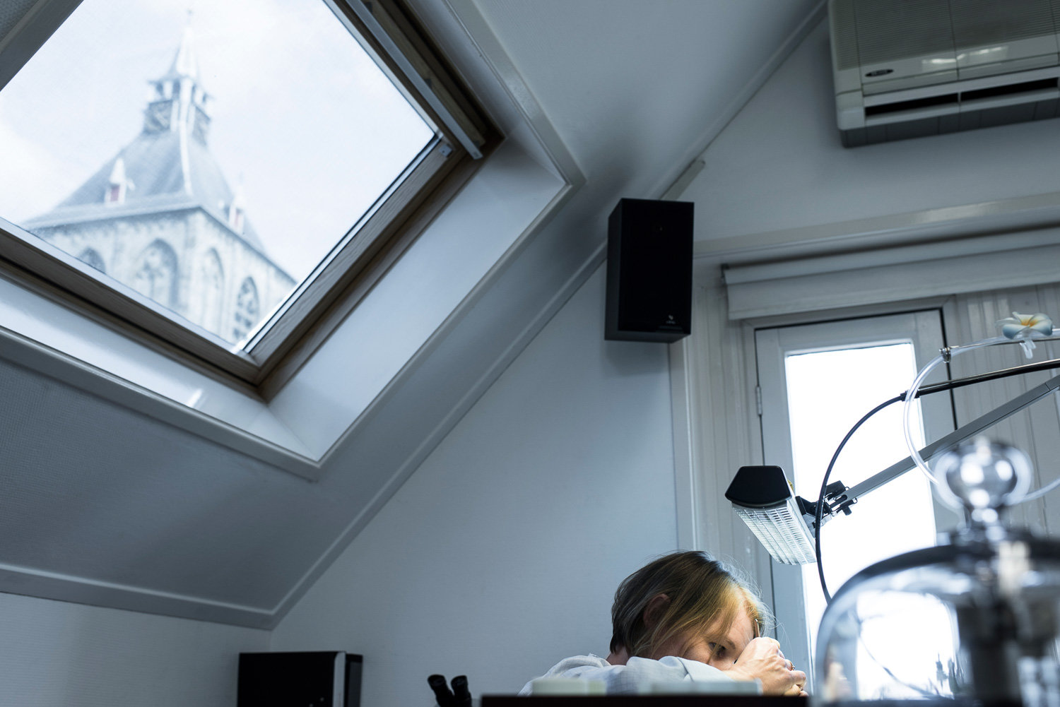 On voit le clocher d'Oldenzaal depuis les ateliers des Horological Brothers /