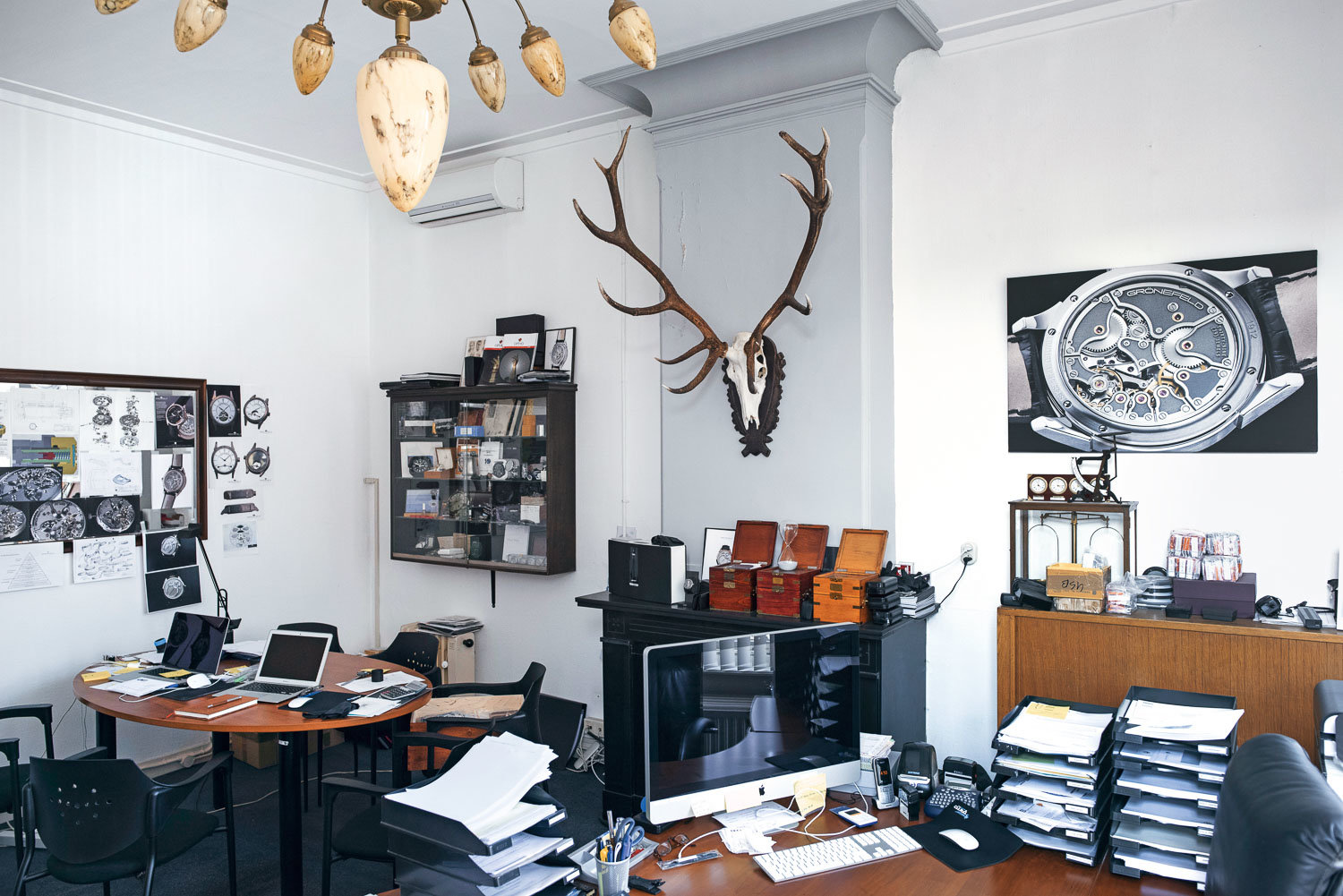 Le bureau des deux frères au premier étage d'une maison de maître au centre-ville d'Oldenzaal. Les ateliers sont au deuxième étage /