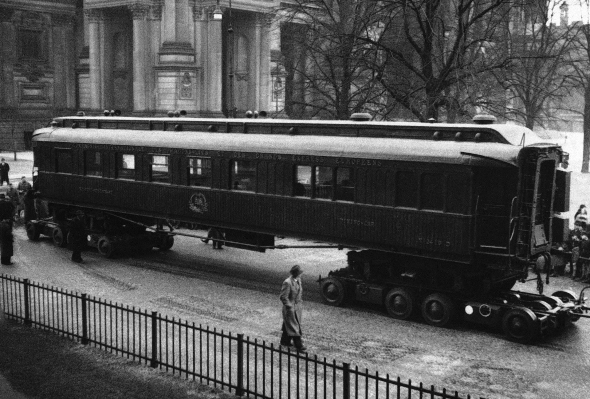 Le wagon de l’armistice en mars 1941, après son déplacement à Berlin. (AP)