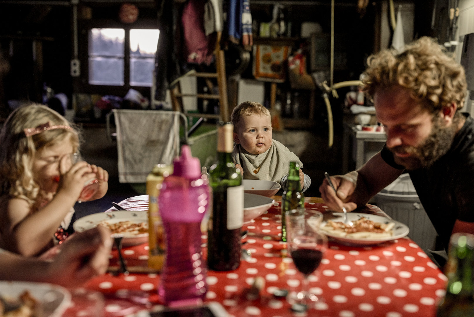 Un repas en famille. Un repas en famille.