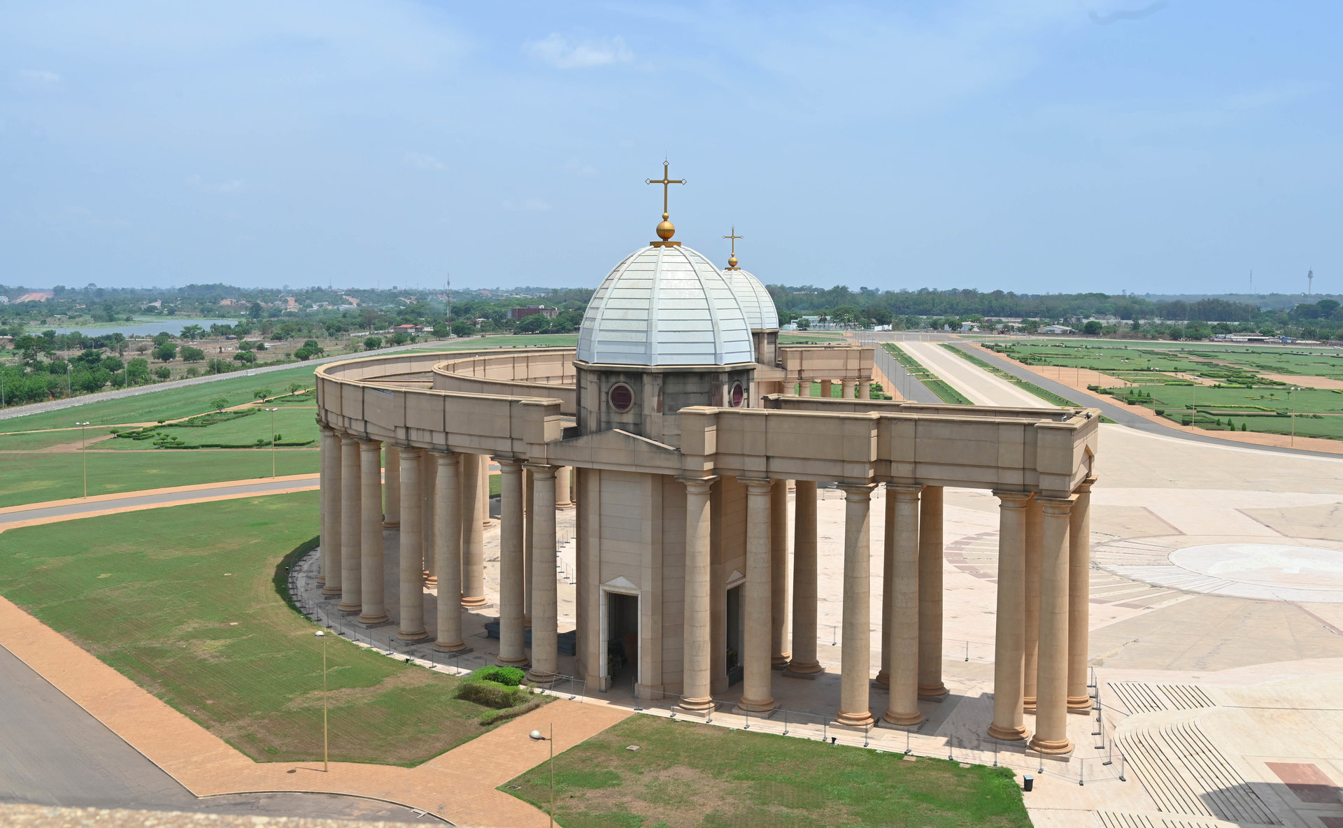 La basilique de Yamoussoukro réplique de celle de Saint-Pierre à Rome
