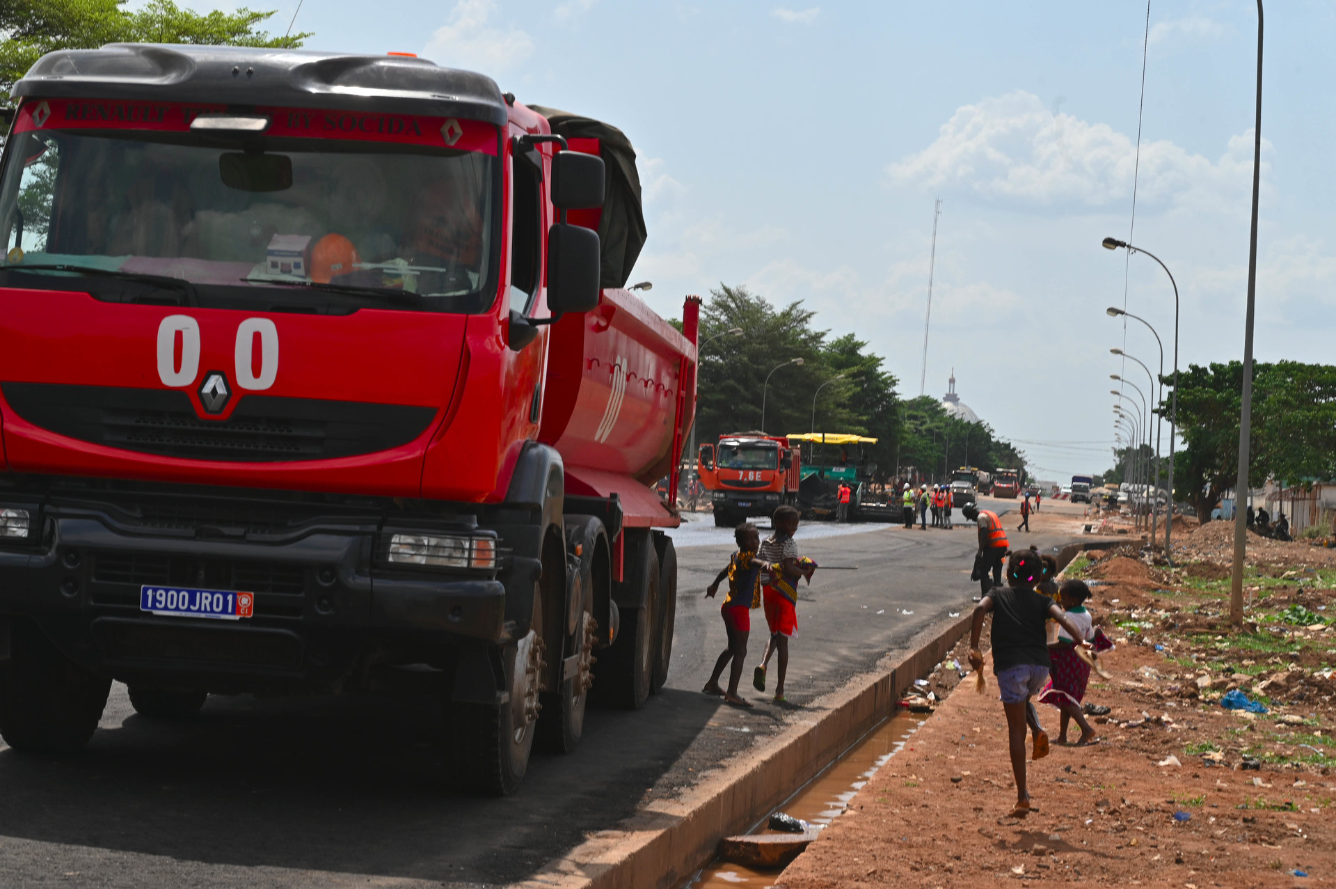 A quelques mois de la fin de son mandat, le président Alassane Ouattara a lancé des travaux de réhabilitation des avenues de Yamoussoukro