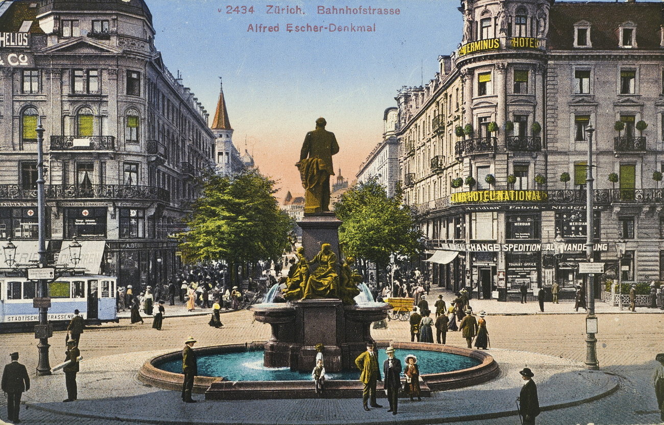 La statue d'Alfred Escher, sur la place de la Gare à Zurich. C'est lui qui a fondé le Schweizerische Kreditanstalt (SKA), ancêtre de Credit Suisse