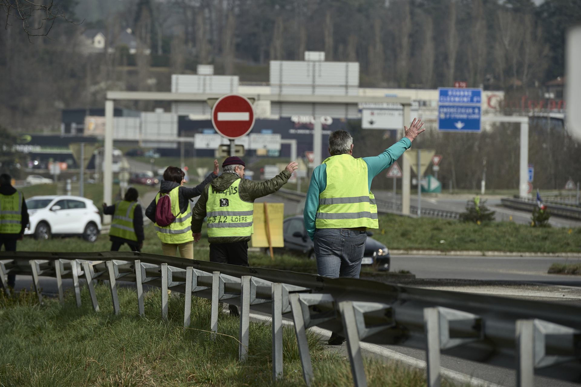 Ils étaient ici une centaine en 2018, une dizaine aujourd'hui. Le mouvement des Gilets jaunes s'essouffle. «Nos salaires sont pourtant toujours aussi bas», disent-ils.