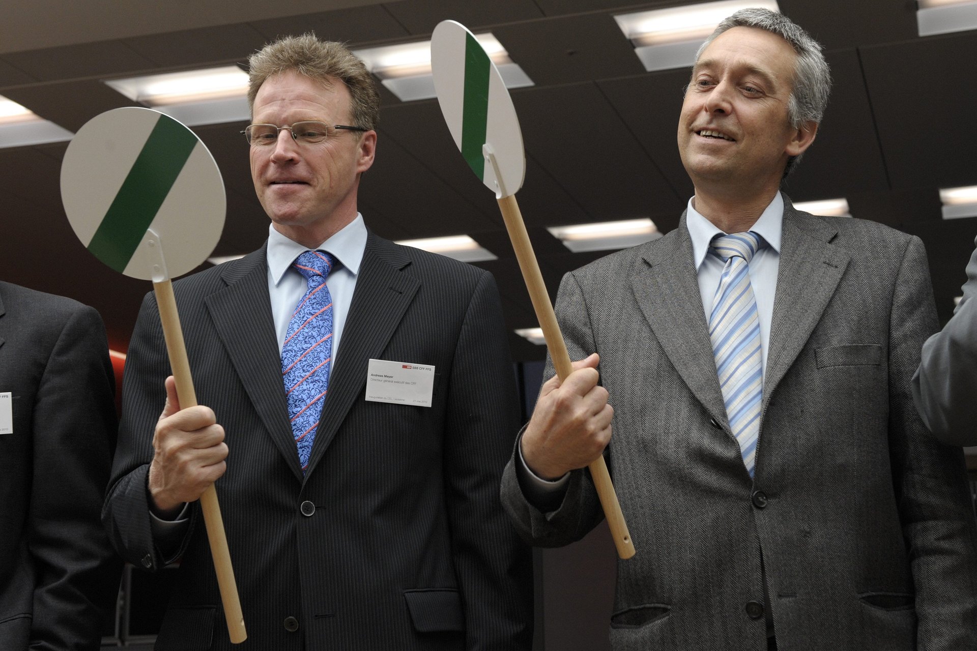 Directeur général des CFF, Andreas Meyer (à gauche) inaugure le centre d’exploitation de Lausanne avec le conseiller d' Etat vaudois Francois Marthaler, en mai 2010.