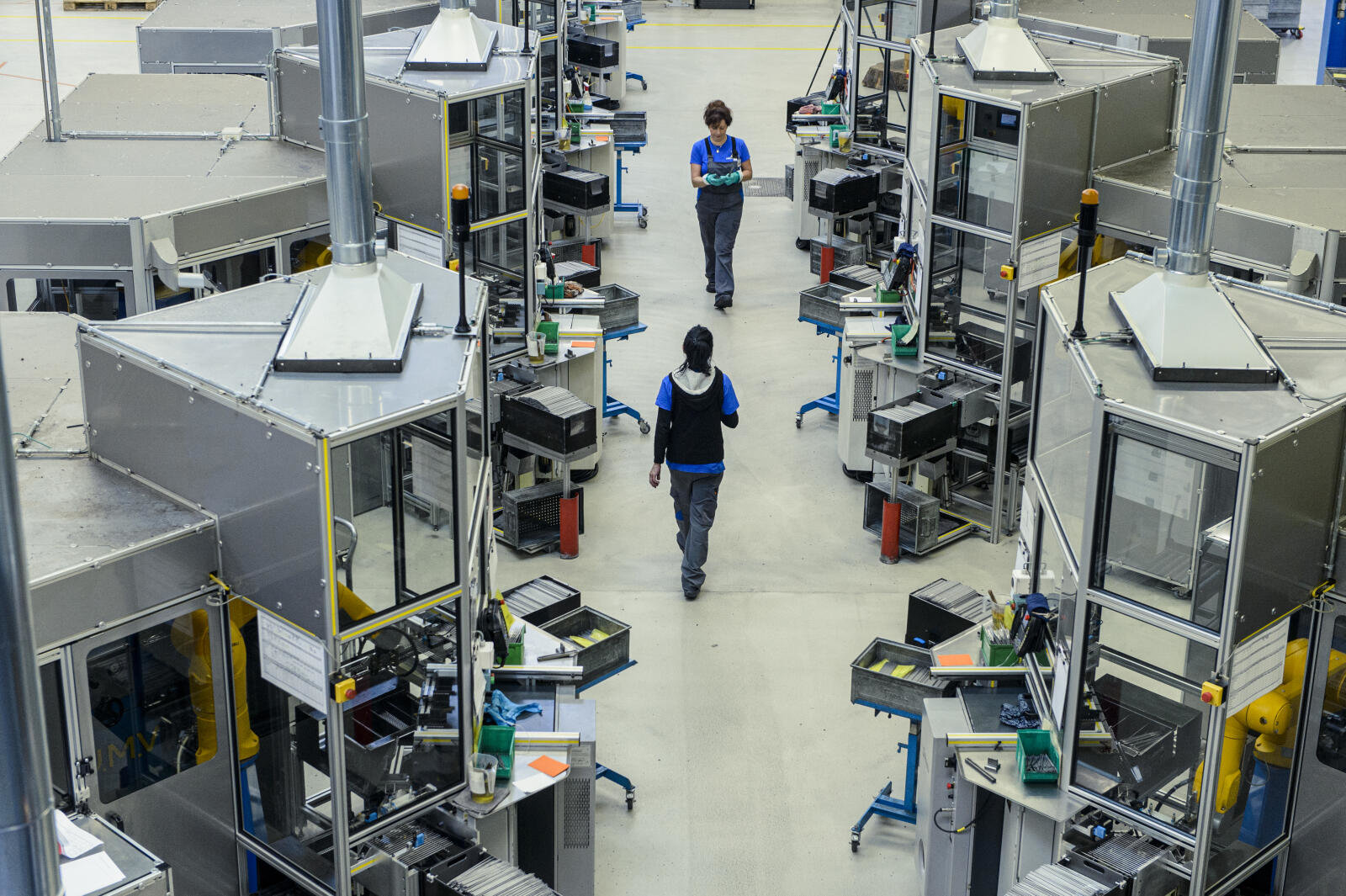 Sur le site des Usines métallurgiques de Vallorbe, 220 employés côtoient 23 robots.