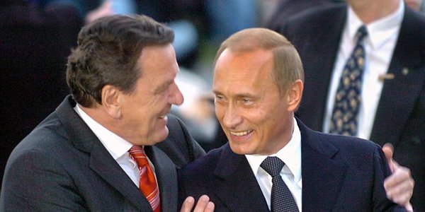 L’échappée russe de Gerhard Schröder provoque l’embarras à Berlin