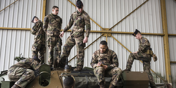«C’est une belle bête»: avec les soldats français qui utilisent le blindé envoyé en Ukraine