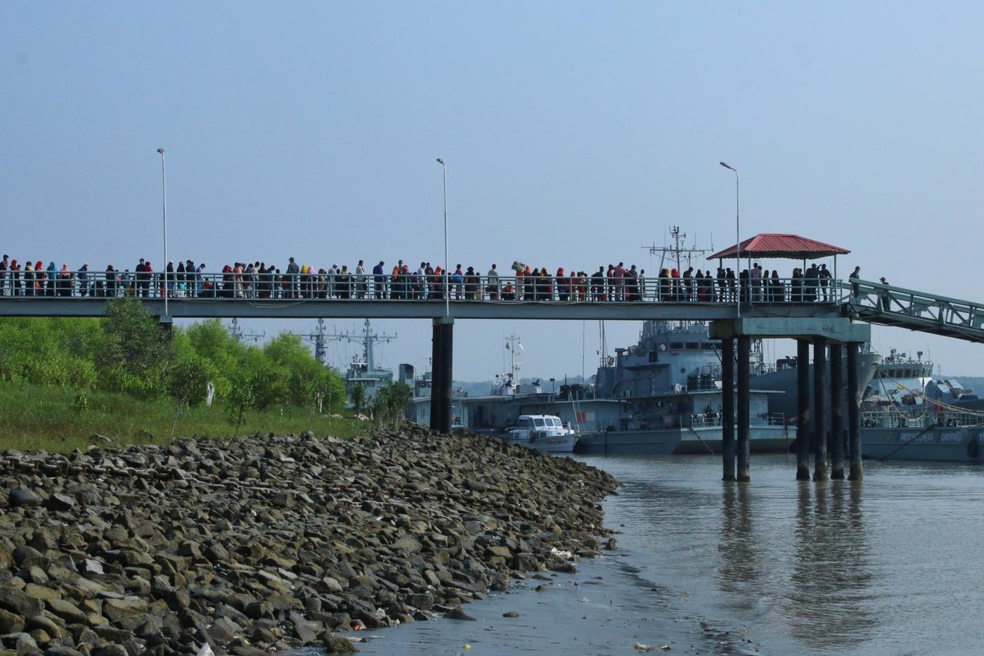 Le Bangladesh Reprend Un Transfert Controverse De Rohingyas Le Temps