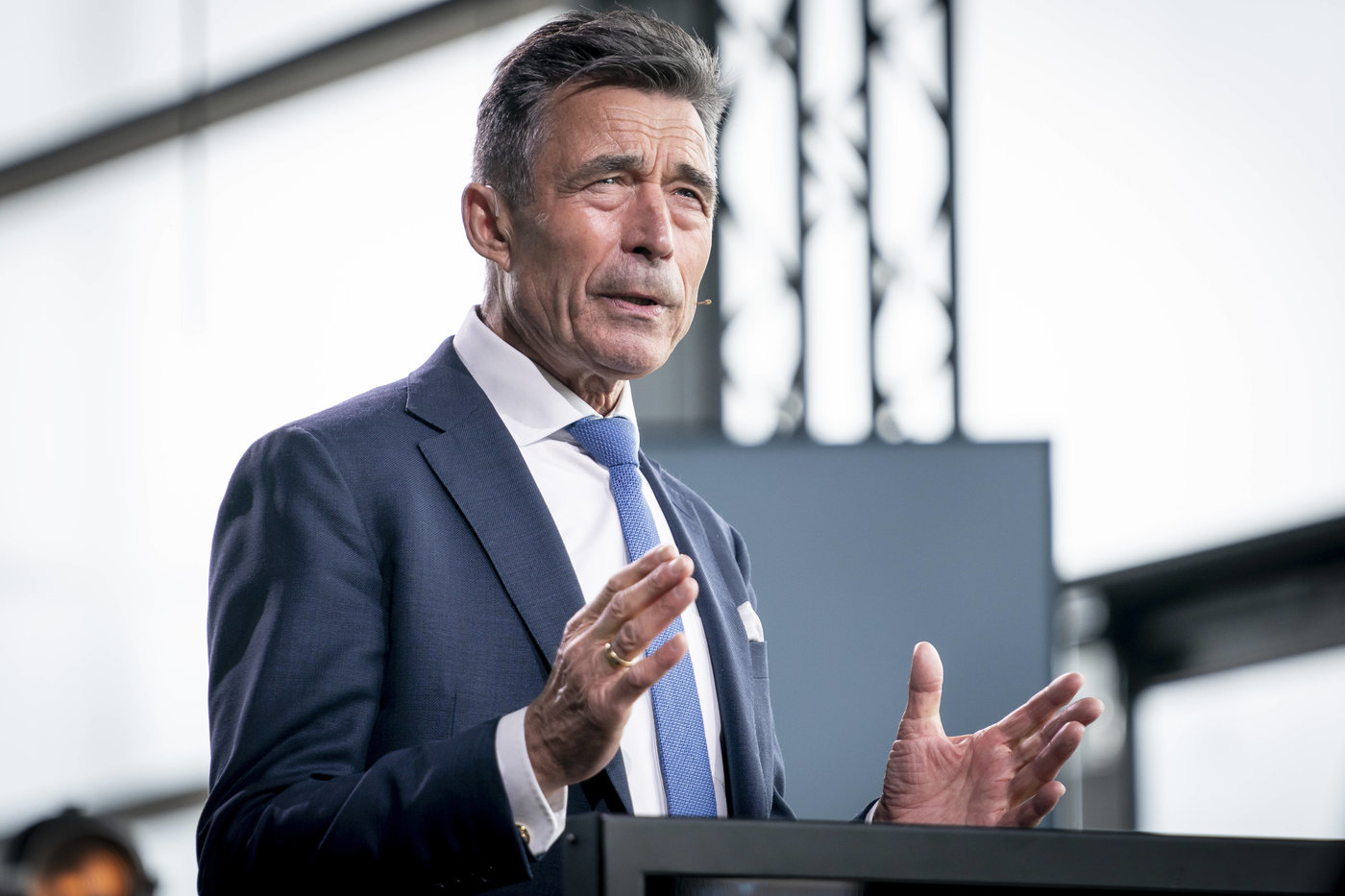 L'ancien secrétaire général de l'OTAN critique la neutralité selon la  Suisse - Le Temps