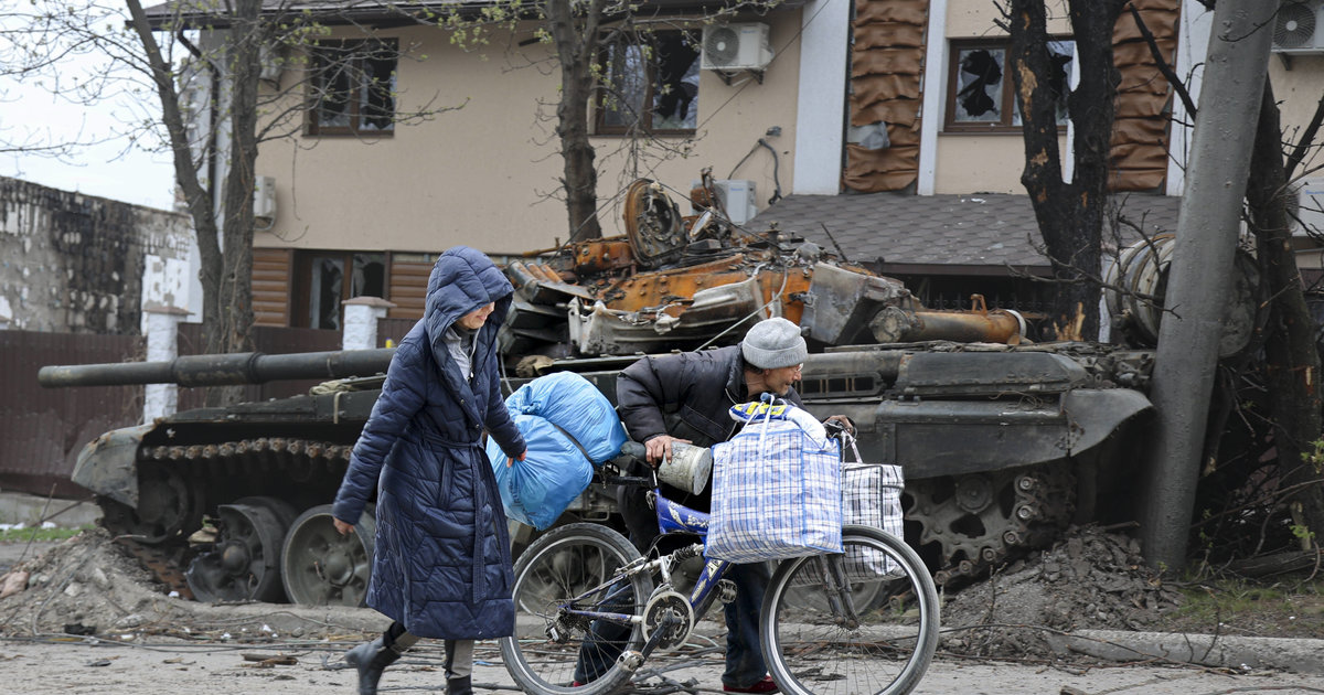 In Mariupol, Russia proclaims a first significant victory