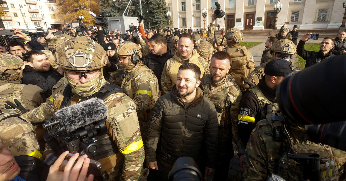 Volodymyr Zelensky visite la ville de Kherson libérée du joug russe - Le  Temps