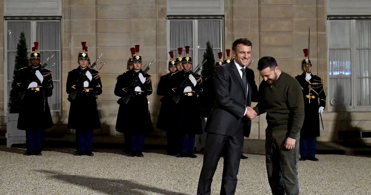 «Nous nous tenons aux côtés de l’Ukraine», affirme Emmanuel Macron à Volodymyr Zelensky, en visite Paris