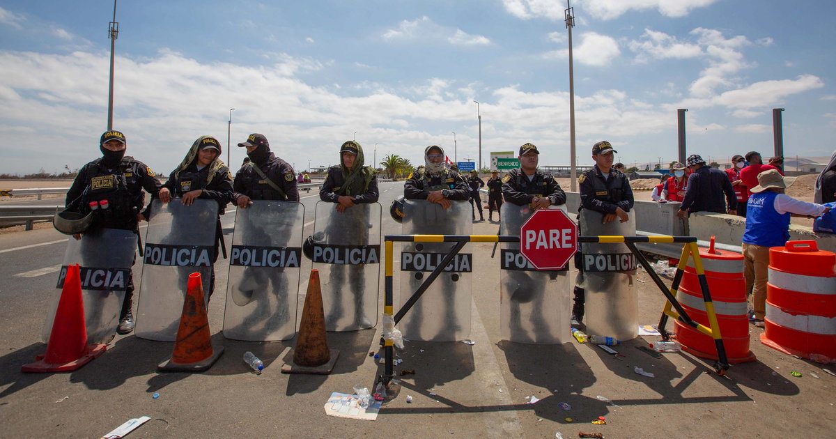 Perú declara estado de emergencia en sus fronteras para alejar a migrantes de Chile